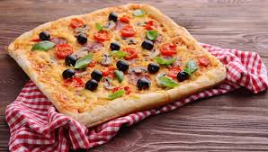 Serata Fra Amici O In Famiglia Allora Ci Vuole La Pizza In Teglia Fatta In Casa Ricetta Ricette Pizza In Teglia Pizza Fatta In Casa