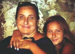 Non era assolutamente facile fotografare immacolata iacone, prima fidanzata e poi moglie del boss raffaele cutolo. Raffaele Cutolo E Definitivamente Solo Mai Piu Un Abbraccio Con Sua Figlia