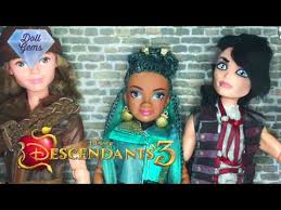 Los hechos, están basados en la película original de disney channel zombies. Descendants 3 Dolls Uma Harry Gil