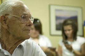 Veterans Day: Bend's Robert Maxwell is oldest surviving Medal of Honor  recipient