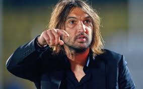 Una dintre cele mai strânse, dar și cele mai controversate relații din lumea fotbalului îi are ca protagoniști pe anamaria prodan și pe dan alexa. Alexa BÄƒtut De Anamaria Prodan Clubul Astra A ReacÅ£ionat Oficial DupÄƒ Ce Antrenorul SÄƒu A Fost Umilit In Public