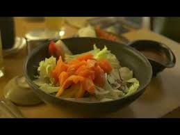 Pokoknya kalo lagi ga tau mau makan. Oh Begini Cara Makan Sushi Yang Benar With Goizza Eatventure 14 Sushi Tei Jogja Youtube