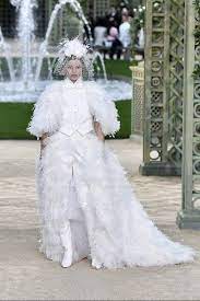 Jun 28, 2021 · beim großen sale von boden mode könnt ihr zahlreiche angebote bis zu 40% reduziert entdecken. Die 20 Bezauberndsten Brautkleider Von Karl Lagerfeld Fur Chanel Chanel Brautkleid Couture Brautkleider Schonste Kleider