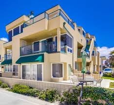 San Diego Vacation Rental 549222 Beachhouse Com Rent Me Completely Remodeled Two Bedroom Condo Oceanfront Condo Beach House Rental California Beach House