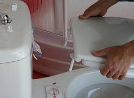 Büyük onarımlardan önce sahipleri sıhhi teçhizatın yerleştirilmesi planını düşünmek. Klozet Kapagi Nasil Takilir Degistirilir