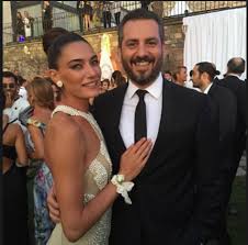 Çiftin bir süredir aralarının gergin olduğuna dair magazin kulislerinde konuşulanların doğru olduğu böylelikle ortaya çıkmış oldu. Gunlukmagazin Neden Ayrildi Hande Subasi