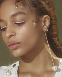 How To Wear Spring 2019 S Prettiest Beauty Trend Beauty Hacks That Actually Work Makeup Trends Editorial Makeup