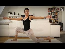 This class offers some great beginner yoga poses and basic yoga for beginners. Yoga Zu Hause Die Besten Youtube Videos Fur Anfanger Welt