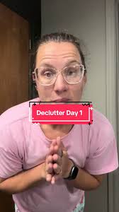 Declutter my home with me! #declutter #clean #cleantok #cleaning  #cleaningtiktok #decluttering #declutteringtips #declutteryourlife  #declutterwithme #declutterchallenge