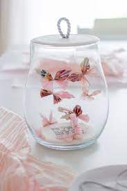 One of the best ways to congratulate your friend or family member on their accomplishment is to give them a thoughtful, handcrafted present. Packaging Packaging Creative Creative Hochzeit Hochzeit Jewelry Jewelry Money Ideas Ideas Money Gi Diy Wedding Gifts Wedding Gift Money Money Gift