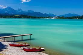 Forggensee is a lake located north of füssen in the district of ostallgäu in bavaria, germany. Forggensee Malerischer Stausee Im Konigswinkel Bei Fussen Ferienhaus Deutschland