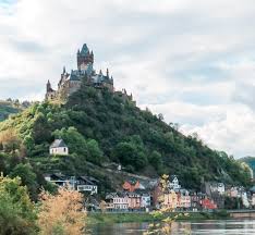 Gemeinsam sorglosen urlaub in 200+ parks, campingplätzen und hotels bei roompot genießen. Cochem Germany Guide To A Fairy Tale Village Miss Travelesque