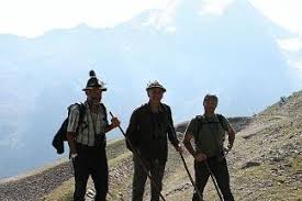 A cousin of gustav thöni, roland competed on the world cup circuit during the 1970s. Thoni Ora Faccio Il Pastore Bolzano Alto Adige