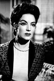 María Félix siempre tuvo el mejor truco para salir bien en las fotos | Vogue