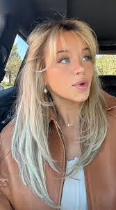 Amber Devaney's Instagram, Twitter & Facebook