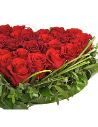 Perchè inviare delle rose rosse ad una persona? Cuore Di Rose Rosse Regalare Rose Composizione Cuore Online