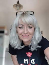 What hairstyle suits women over 60 best?