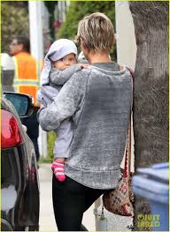 Hija de padre español y madre de origen rumano, rubia y de ojos claros. Elsa Pataky Coiffure Court