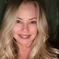 Suzanne Rode's Instagram, Twitter & Facebook