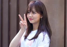 It is based on a popular webtoon. Love Alarm Season 2 Latest Posters Tease Each Character S Feelings For Each Other