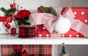 Learn to overcome friendship hurdles and bond with women who get you. Easy And Creative Christmas Gift Wrapping Ideas Balsam Hill Blog