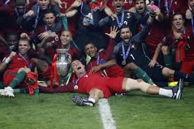 A vitória da seleção de portugal na final do euro'2016 será a manchete de muitos jornais em todo o mundo. Sic Noticias Euro 2016