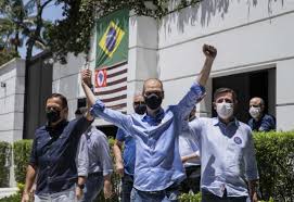 O prefeito de são paulo, bruno covas (psdb), rebateu as críticas que recebeu após ter ido à final da libertadores no estádio do maracanã, no rio de janeiro. Bruno Covas E Reeleito Prefeito De Sao Paulo Diario Do Litoral