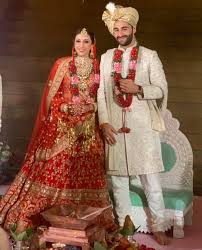 Armaan Jain Anissa Malhotra Wedding Kareena Kapoor Khan Karisma Taimur And Saif Arrive In Style In 2020 Indian Bridal Fashion Indian Wedding Photos Deepika Ranveer