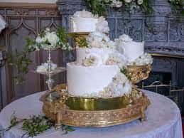 The wait is finally over: Here S How The Royal Wedding Cake Actually Turned Out Royal Wedding Cake Harry And Meghan Wedding Prince Harry Wedding