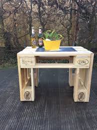 Echtholz im innenraum schaft eine wohnliche atmosphäre. Loungemobel Tisch Gartentisch Aus Paletten Ein Designerstuck Von Dani Hh Bei Dawanda Europaletten Tisch Diy Palettenmobel Upcycling Mobel