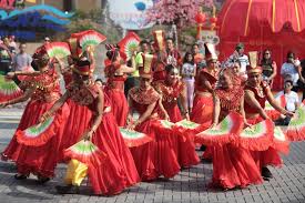 Merah adalah warna pilihan semasa perayaan dan peristiwa penting, kerana ia bermaksud kesihatan, kekayaan. Meriahkan Sambutan Tahun Baru Cina Dengan Pelbagai Aktiviti Tarikan Terbaru Di Sunway Lagoon