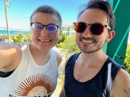 Hi! I'm Sophia and I'm transferring to UNC class as a Media/Journalism and  Philosophy Pre-Law Junior this fall. I'm looking for a few roommates to  rent with starting in August. My budget