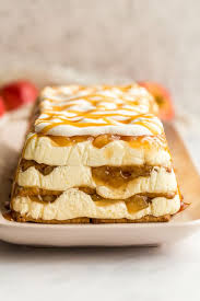 This Caramel Apple Icebox Cake Is Made With Layers Of Graham Crackers Cream Cheese Apple Pie Filling And Toppe Icebox Cake Pumpkin Dessert Easy Peanut Butter