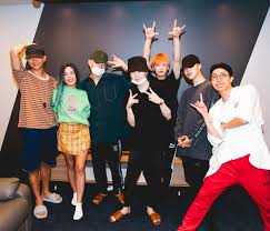 Halsey Meets Up With Bts Backstage In South Korea Halsey Bts Boys Bangtan