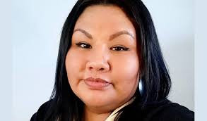 Melanie Moniz's Instagram, Twitter & Facebook