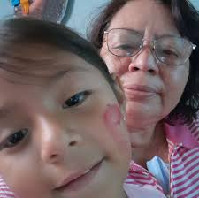 salió igualito a la tía 😂😂