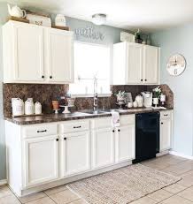 Farmhouse Kitchen Decor Ideas To Transform Your Kitchen See More Ideas About Farmhouse Kitc Kitchen Cabinets Decor Above Kitchen Cabinets Top Kitchen Cabinets