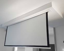 Un Coffre Pour Recevoir Un Ecran De Video Projecteur Tres Discret Une Fois Replie L Ecran Disparait Dans Le Fa Idees Faux Plafond Videoprojecteur Projecteur