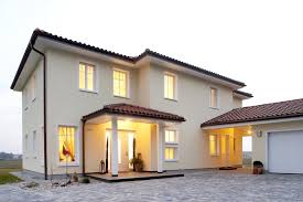 Ein Walmdachhaus Mit Zwei Stockwerken Bietet Viel Platz Zum Wohlfuhlen Walmdach Walmdachhaus Haus Bauen Individuell Haus Toskana Haus Mediterrane Hauser