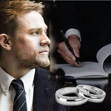 Llevaba siete mαlditos años sin tener noticias de la mujer que me abandonó  sin darme una mísera explicación. —Supongo que vuelve a la carga —comenté  clavando mis ojos en los suyos. —Supone