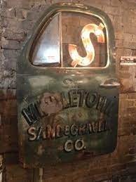 Industrial Design Fall In Love With These Vintage Industrial Ideas For Your Industrial Garage Car Part Furniture Garage Decor Automotive Decor