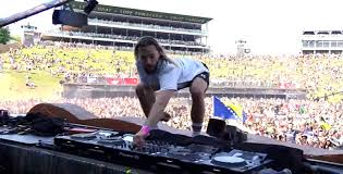 Die erste edition von tomorrowland fand 2005 statt, damals noch im august. Die Peinlichsten Auftritte Von Edm Djs