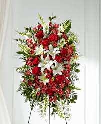 Traditionally, the family or closest friends of the deceased arrange for a large casket spray. Ftd Everlasting Memory Standing Spray U S Retail Flowers Flowers Plants And Gifts With Same Day Delivery For All Occasions