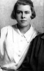Inspired by the true story of melita norwood, a septuagenarian dubbed the granny spy when she was publicly outed as a kgb source in 1999 red joan nibbles politely on the meat of opposing arguments in an era of paranoia, when women were repeatedly underestimated by virtue of their. Judi Dench Plays The Real Life Kgb Mole Oap Who Stole Nuke Secrets In Red Joan