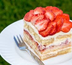 Tiramisu De Fresa Con Thermomix Una Receta De Postres Y Dulces Elaborada Por Raquel De Los Chavez Robl Postres Con Fresas Tiramisu De Fresa Tarta De Fresas
