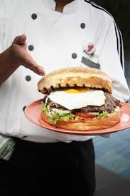 Potong roti bun atau roti burger menjadi 2 bagian dan panggang roti sebentar. Beef Burger Jumbo Ala Resep Hotel