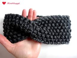 Viele verschiedene wolle, teils noch komplett nur ohne wollte daraus eine mütze häkeln, was aber nie was gegeben hat. Anleitung Twist Stirnband Mit Perlmuster Stricken Mit Video Lisibloggt