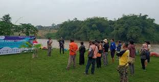 Lokasinya berada di jalan maribaya nomor wisatawan juga sudah bisa menikmati atraksi wisata mountain swing atau sky tree, free wings. Lintas Komunitas Susur Sungai Di Cisadane Bisnis Corner