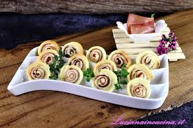 Nella vita di un appassionato di cucina arriva sempre il giorno in cui decide di imparare a fare la pasta sfoglia. Stuzzichini Di Pasta Sfoglia Luciana In Cucina