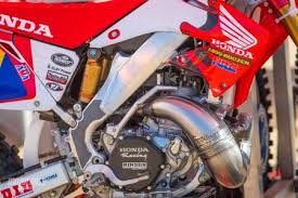 Mxa Video Inside Ken Roczen S Factory Honda Cr250 Two Stroke Motocross Action Magazine Motocross Motocross Action Honda